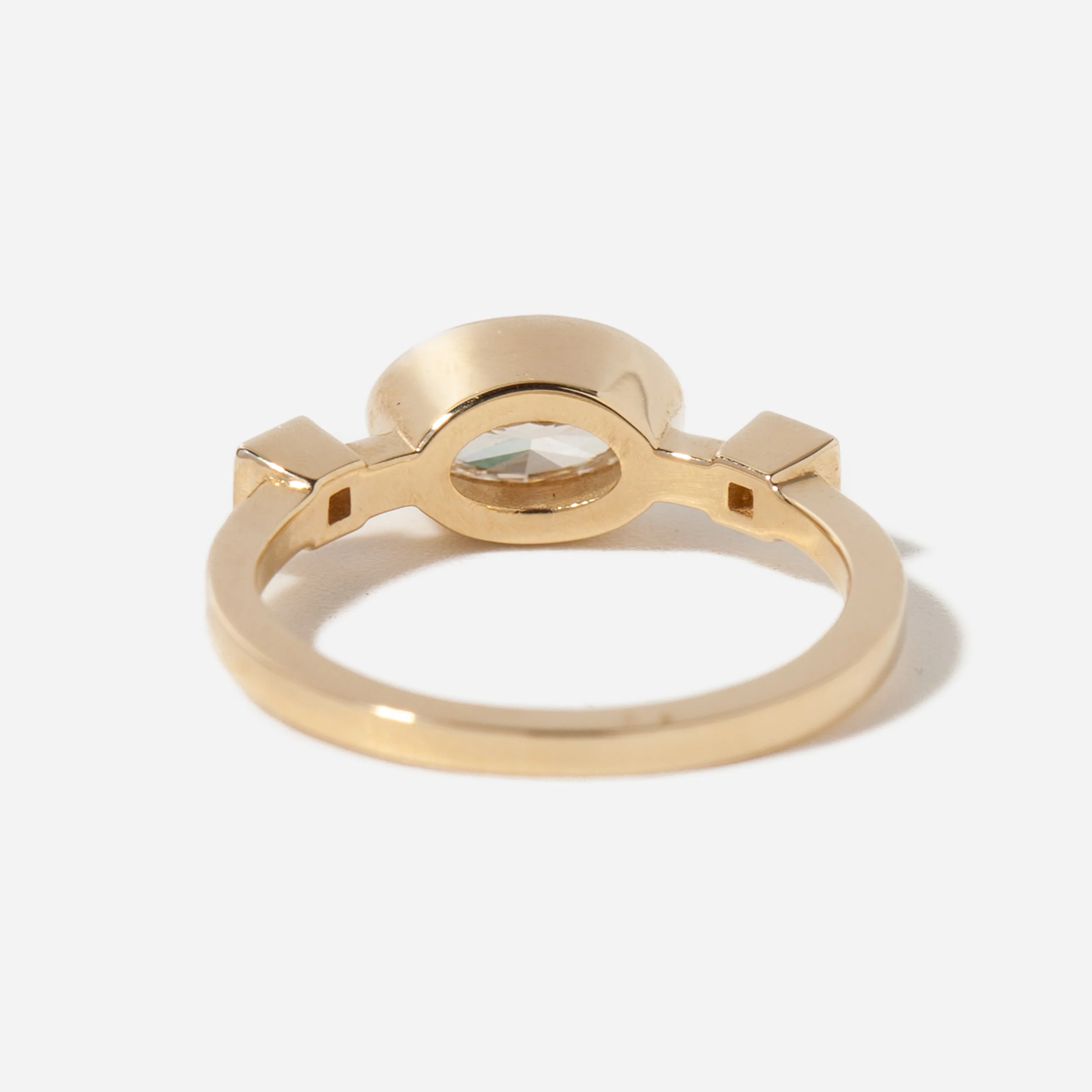 0.75 ct Oval Diamond Hikaru Ring - Image 4