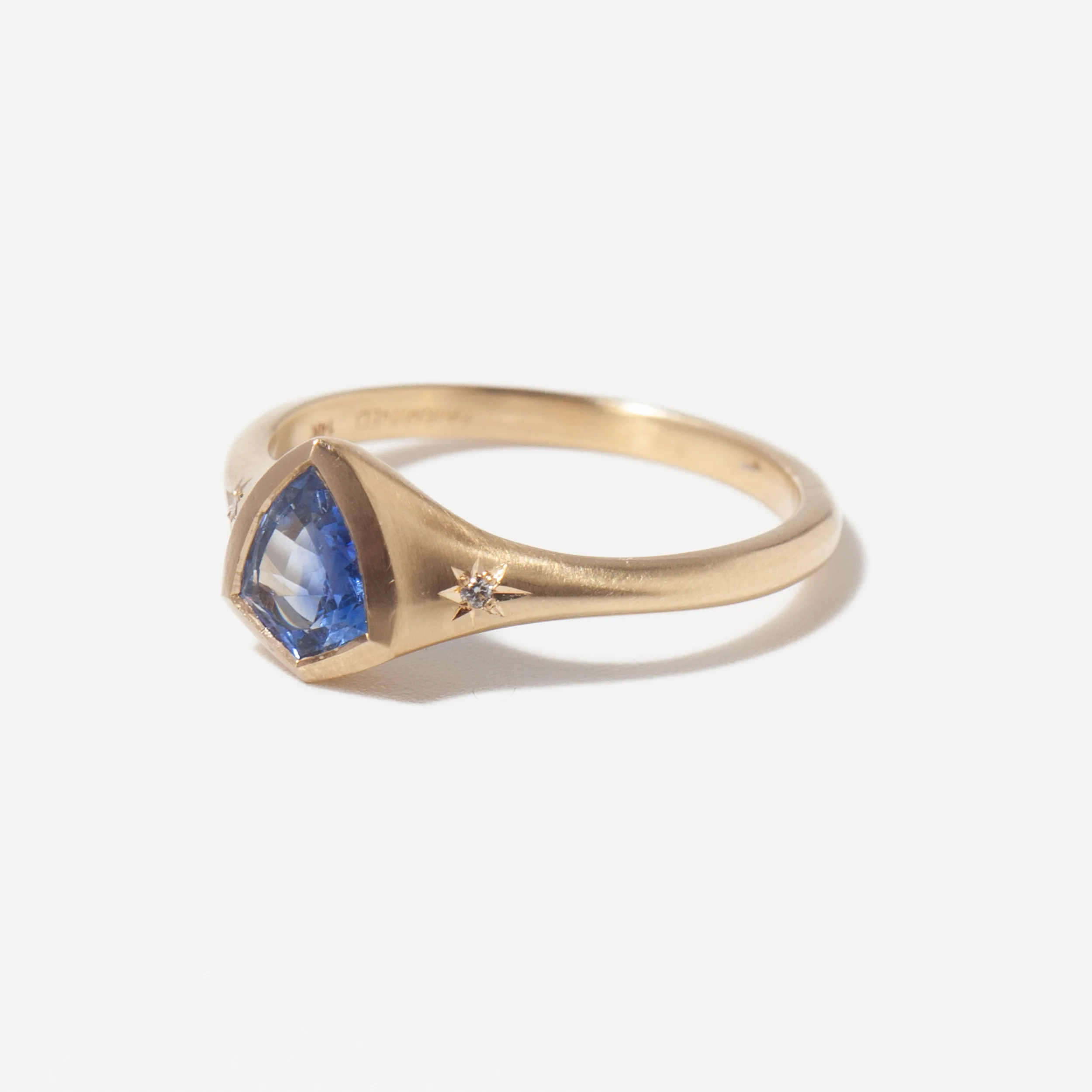 0.91 ct Blue Sapphire Shield Ring - Image 2