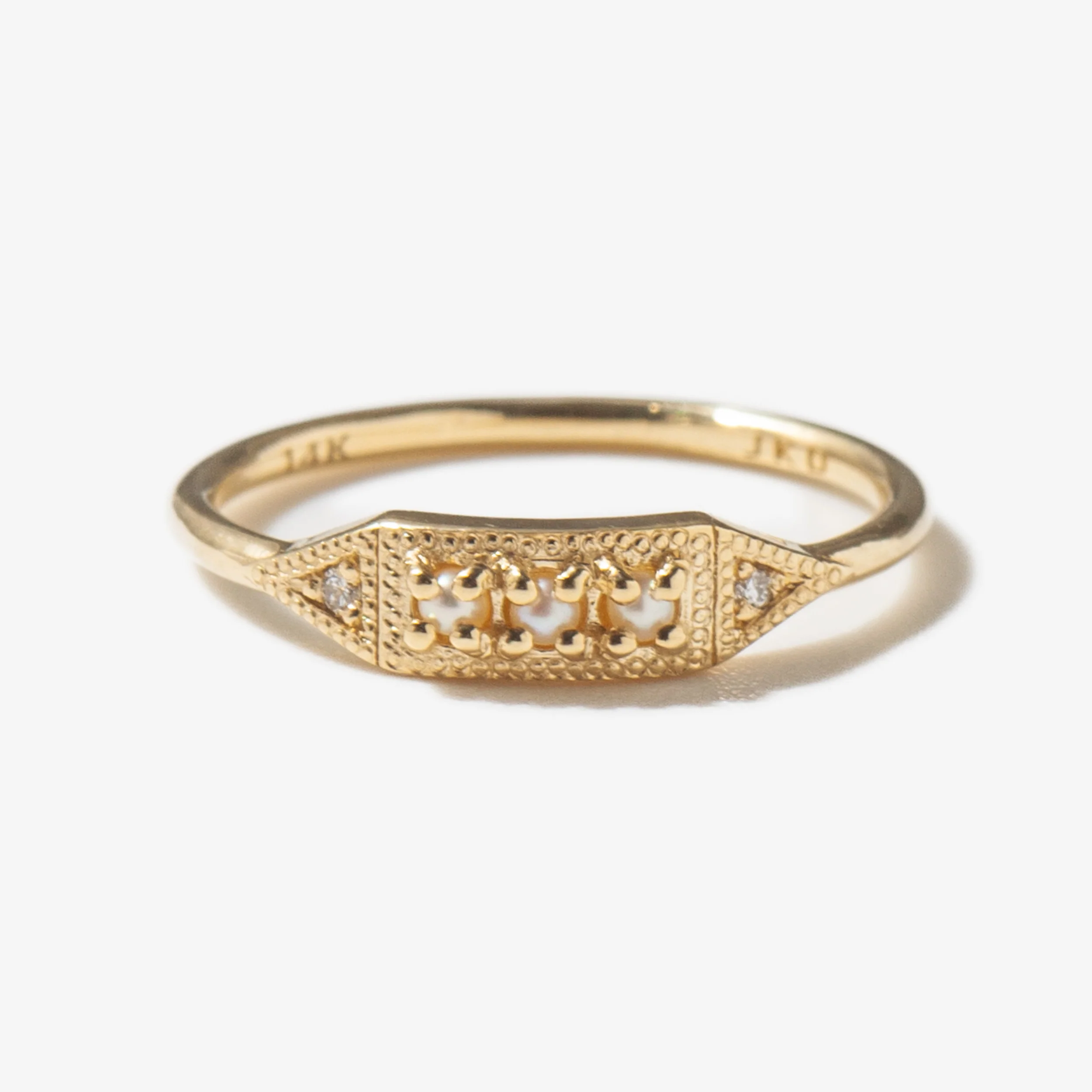 Three Pearl Mini Deco Point Ring