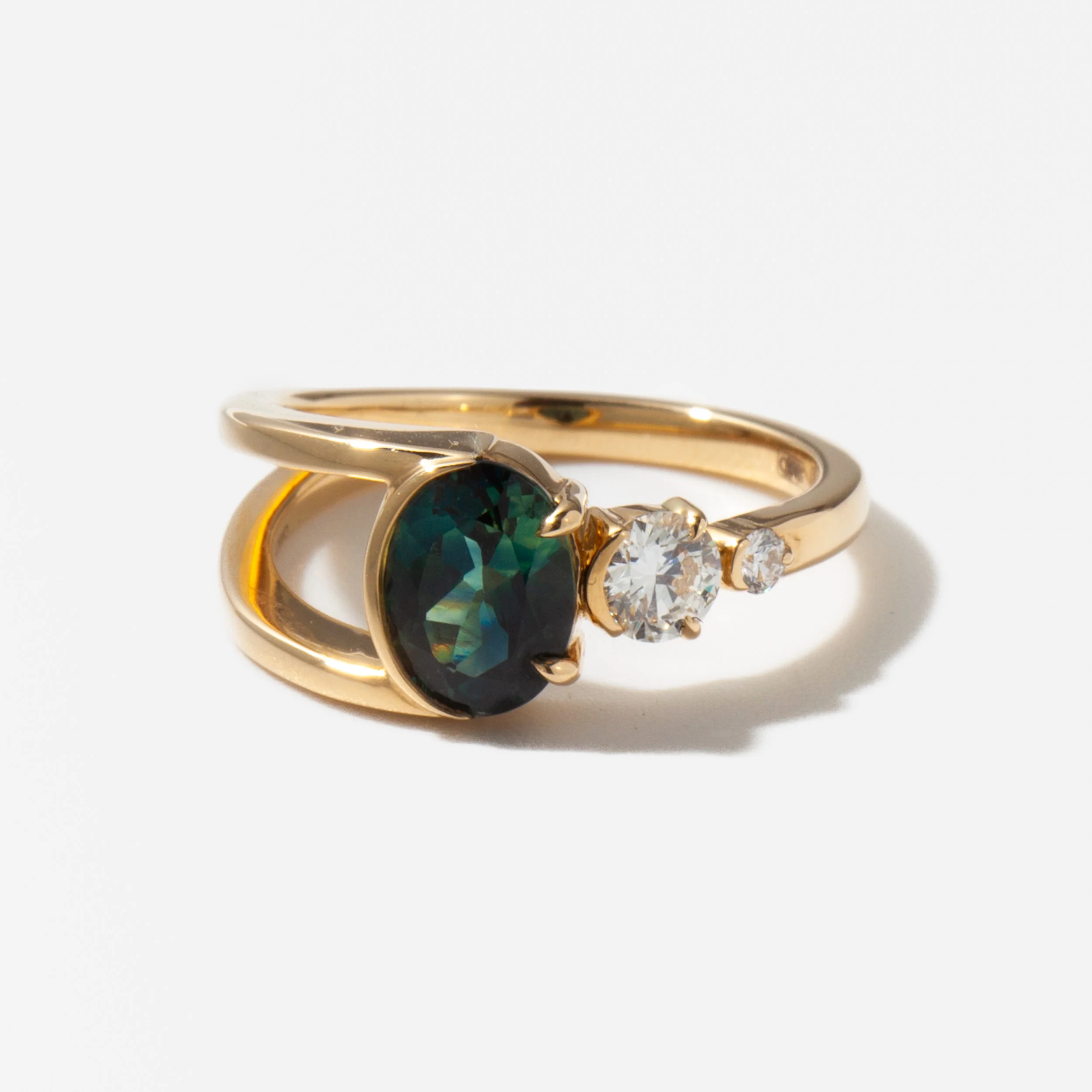 1.52 ct Blue-Green Oval Sapphire Bright Ring