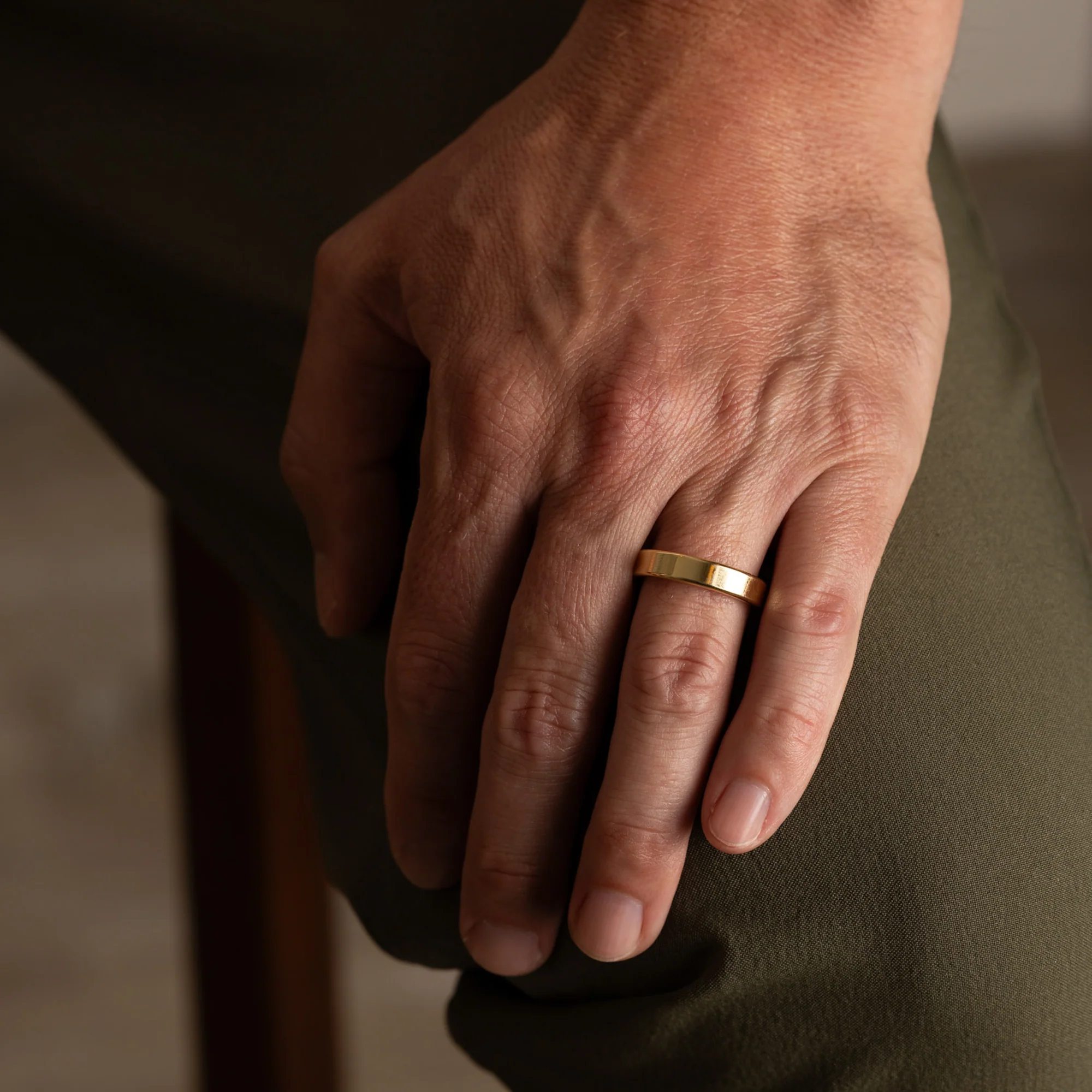 Finn 4mm Polished Band - Image 2