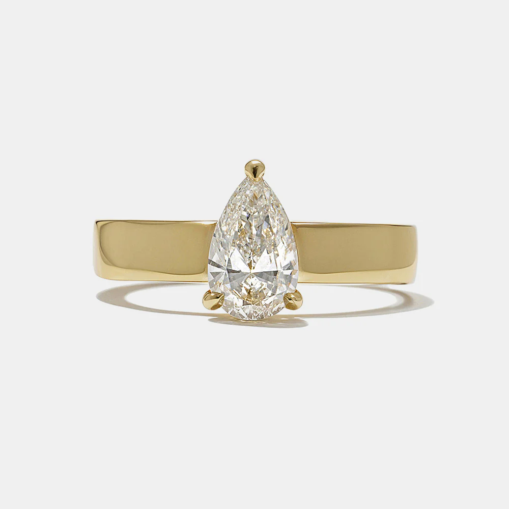 Laguna Pear Solitaire in Yellow Gold