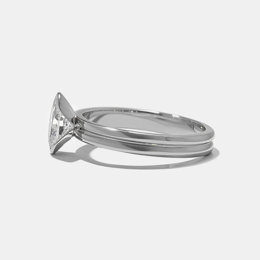Larkin Oval Solitaire in White Gold - Image 4