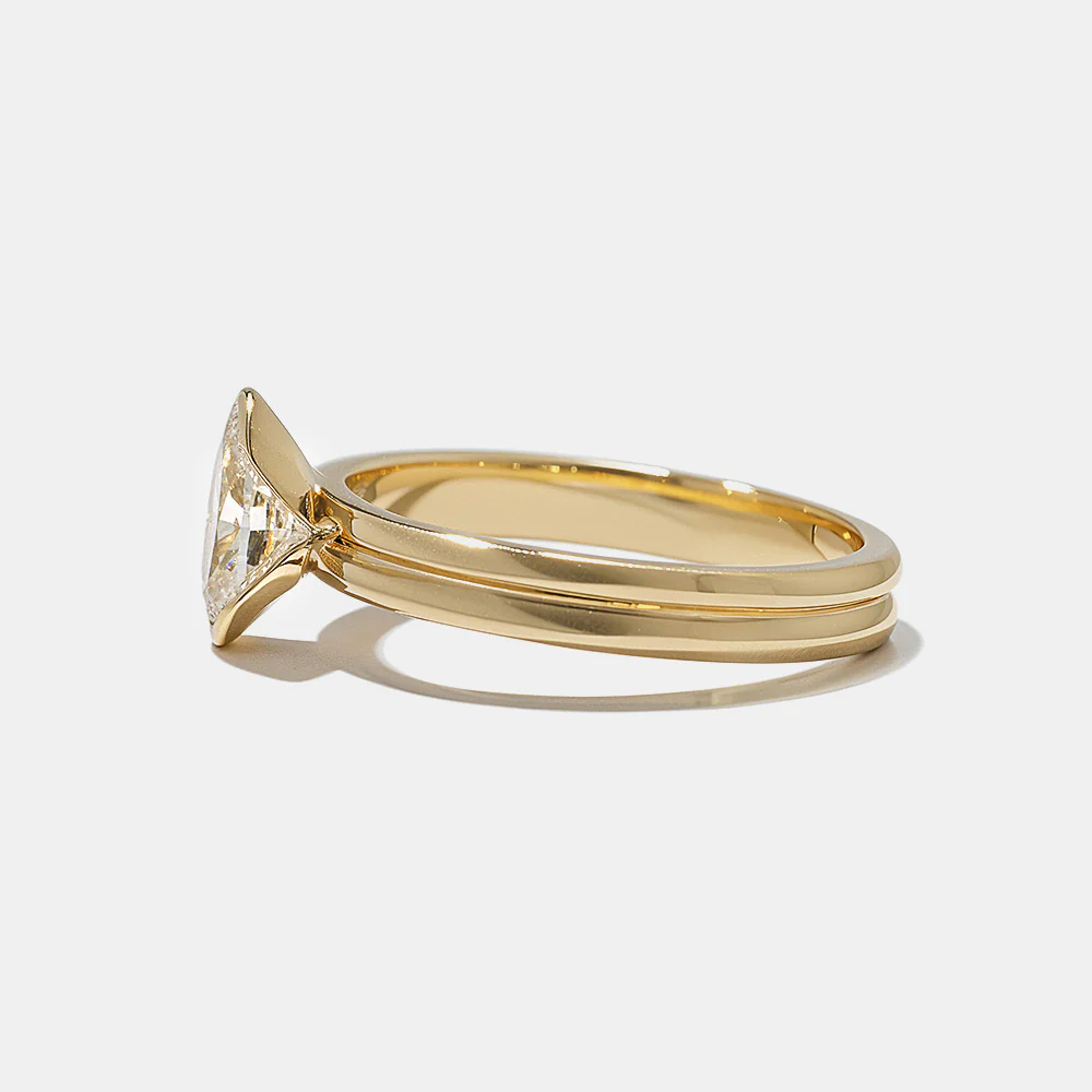 Larkin Oval Solitaire in Yellow Gold - Image 4