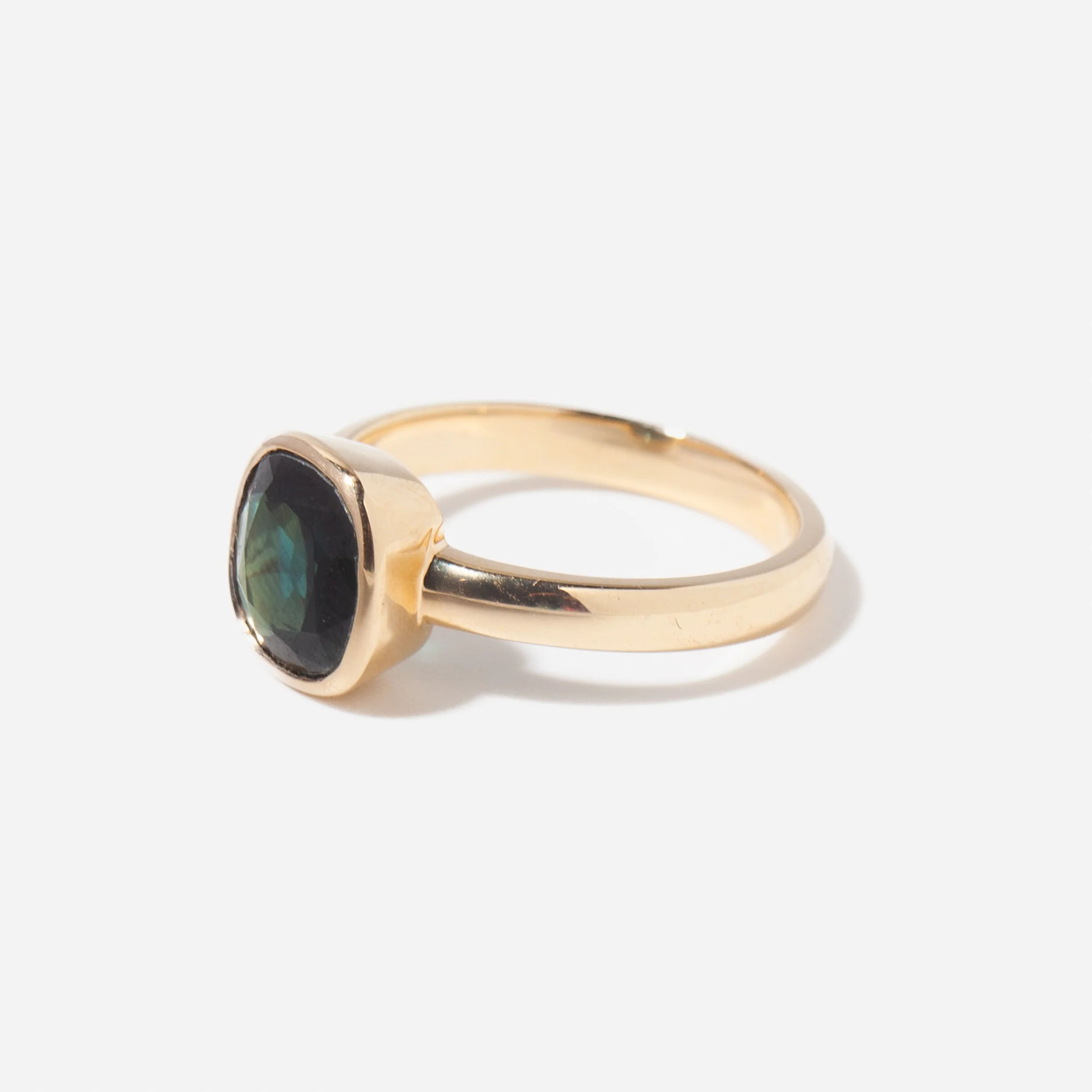 Oval Parti-colored Sapphire Rowan Ring - Image 2