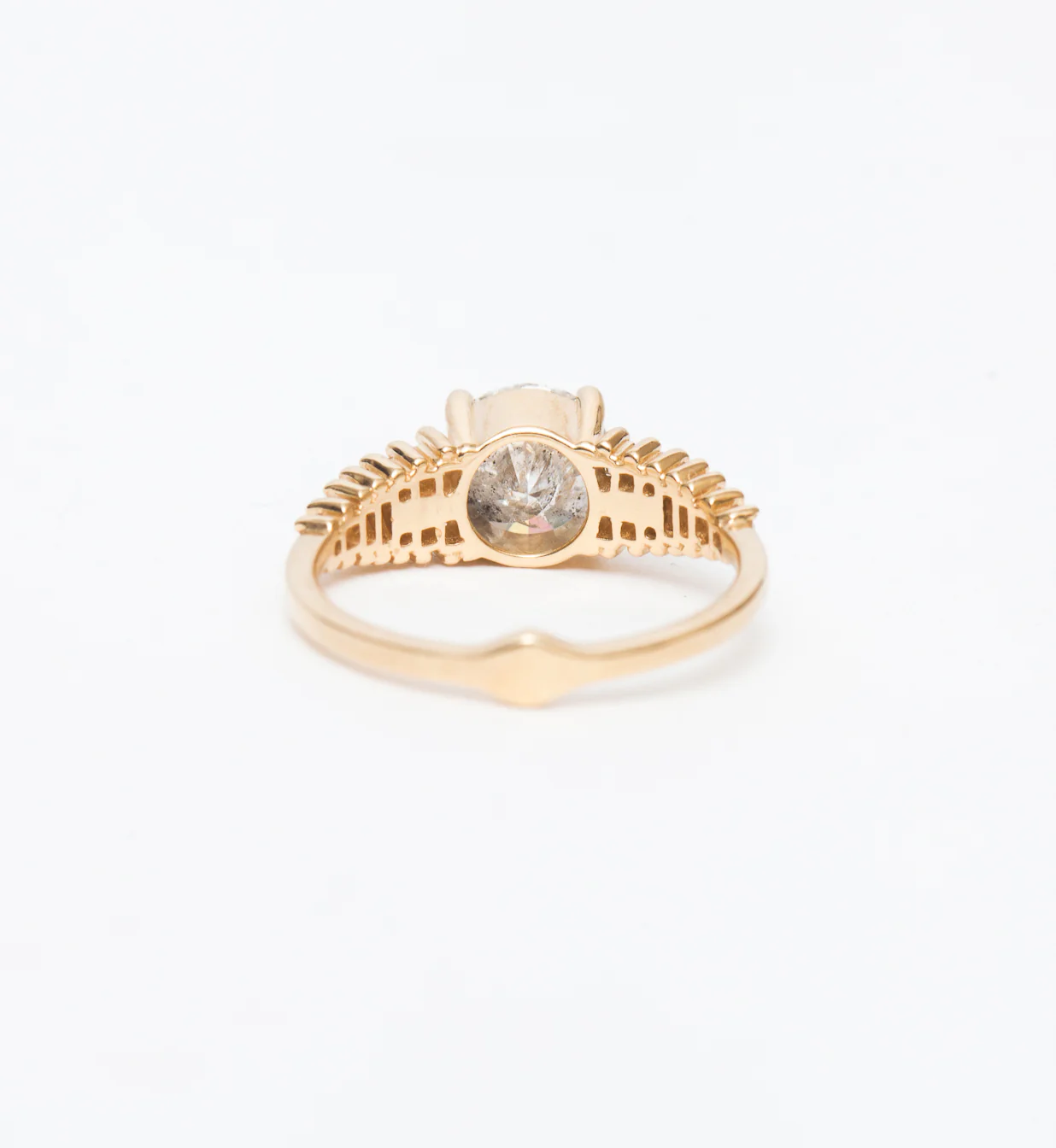 Snowy Diamond Ring - Image 4